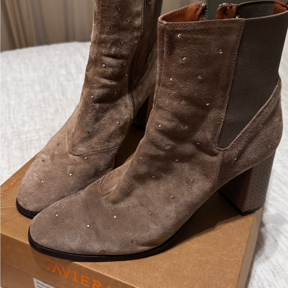 Elegant Taupe Suede Heeled Boots